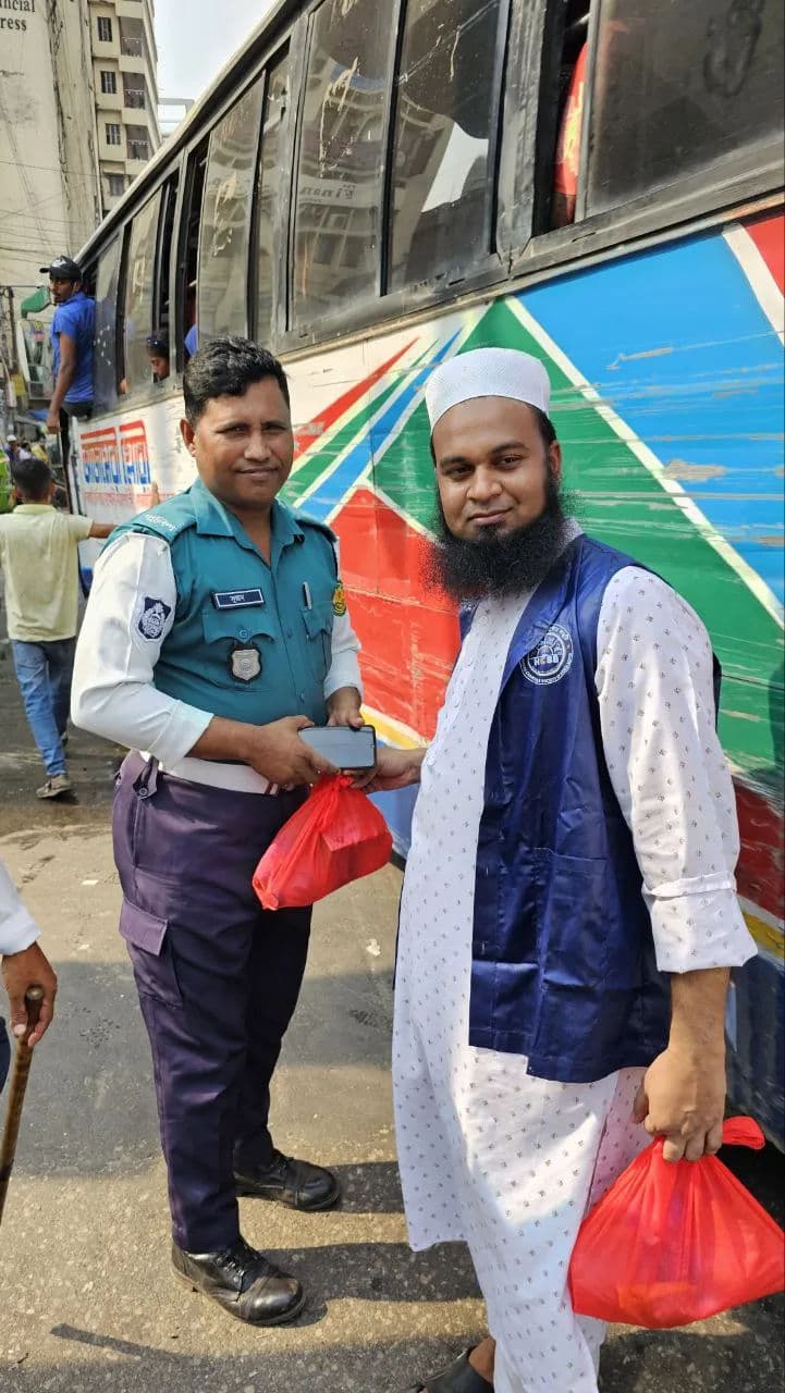 গ্রীষ্মের ভালোবাসা বিতরণ